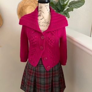 Three-quarter sleeve fuchsia sweater